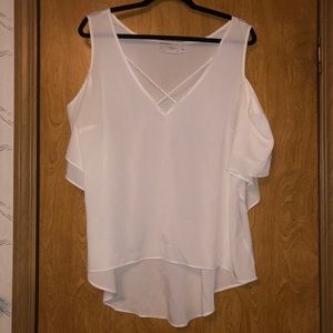 Bisou cold shoulder shirt